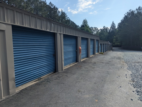 Facility photo: //images.sparefoot.com/medium/21050968961408af8fb.jpg