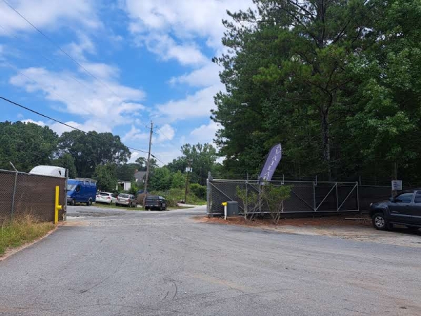 Facility photo: //images.sparefoot.com/medium/21050968e03f2108b89.jpg