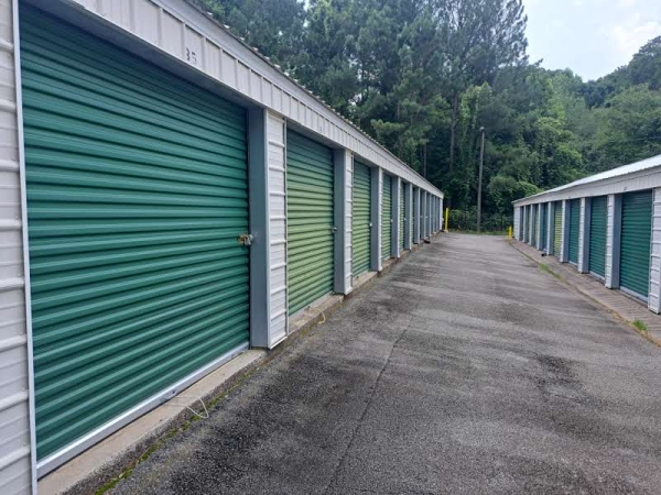 Facility photo: //images.sparefoot.com/medium/210510686da41cc5e32.jpg