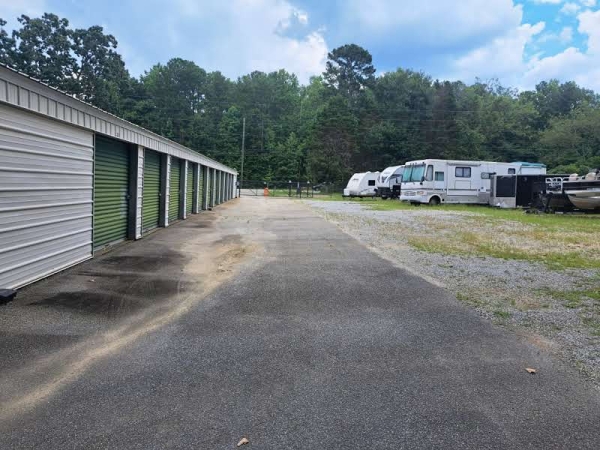 Facility photo: //images.sparefoot.com/medium/210510688aa37f43983.jpg