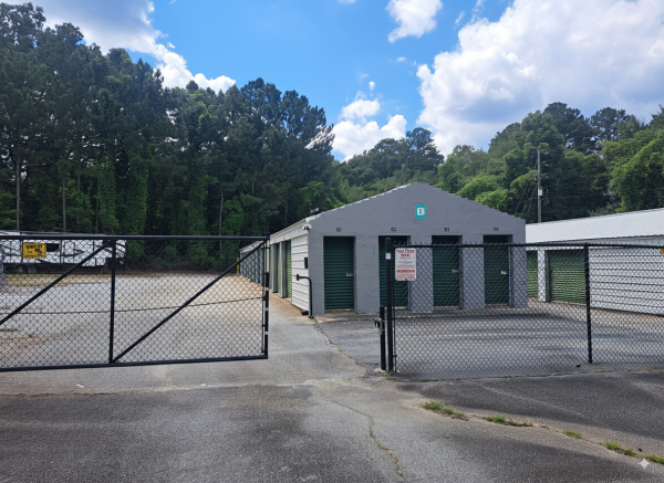 Facility photo: //images.sparefoot.com/medium/21051068cae04a6fba7.png