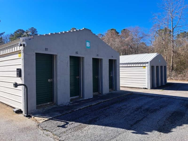 Facility photo: //images.sparefoot.com/medium/210510698519d767134.jpg