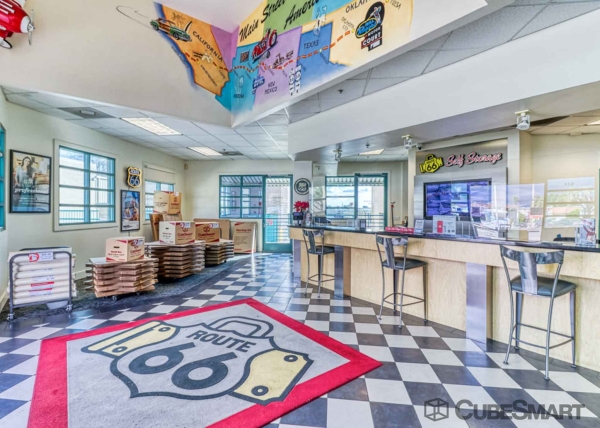 Facility photo: //images.sparefoot.com/medium/21051768832606e911b.jpg