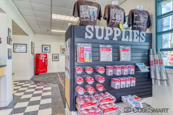 Facility photo: //images.sparefoot.com/medium/21051768832608a17af.jpg