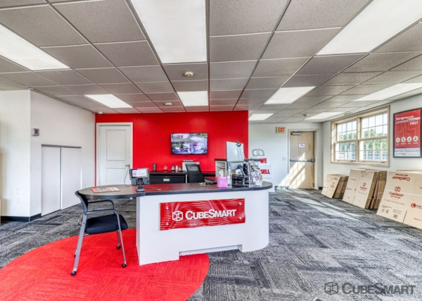 Facility photo: //images.sparefoot.com/medium/210536691ef3e8e1a23.jpg