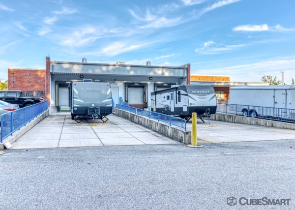 Facility photo: //images.sparefoot.com/medium/21053769f5bba9c21a7.jpg