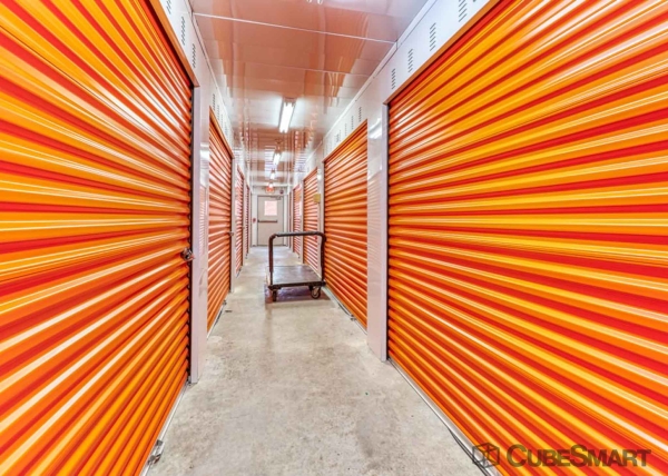 Facility photo: //images.sparefoot.com/medium/210538686f879d1016f.jpg