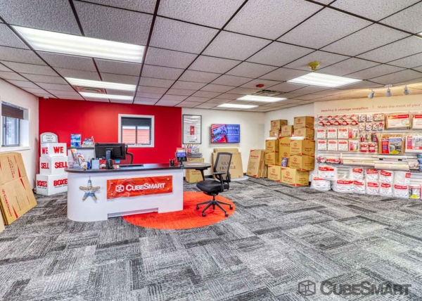 Facility photo: //images.sparefoot.com/medium/2105386970ade511b2b.jpg