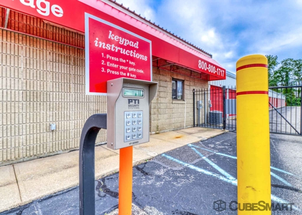 Facility photo: //images.sparefoot.com/medium/2105386977410130a1a.jpg