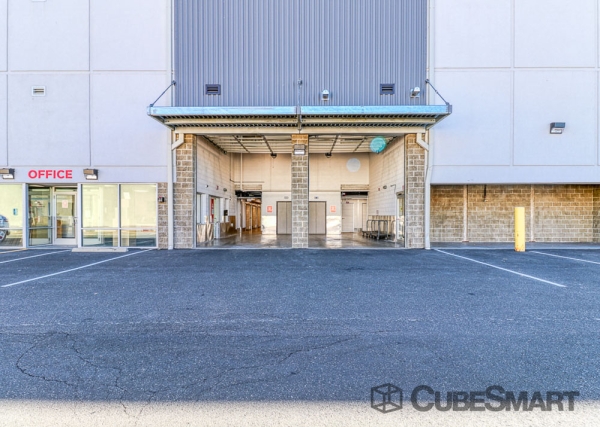 Facility photo: //images.sparefoot.com/medium/210592686f64c566e52.jpg
