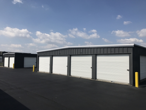 Facility photo: //images.sparefoot.com/medium/2106015c2cf6ce2755b.jpg