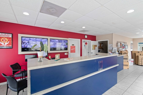 Facility photo: //images.sparefoot.com/medium/2106186981189b2e19d.jpg