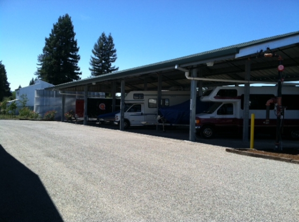 Facility photo: //images.sparefoot.com/medium/2106365c2fb371e8738.jpg
