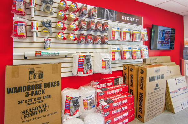 Facility photo: //images.sparefoot.com/medium/2106695d4b58a598f3a.png