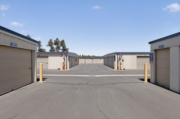 Facility photo: //images.sparefoot.com/medium/2106926899f96f18644.jpg