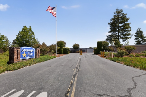 Facility photo: //images.sparefoot.com/medium/2106926899f988907d2.jpg