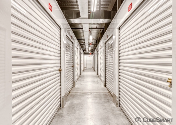 Facility photo: //images.sparefoot.com/medium/210725686f74c23787b.jpg