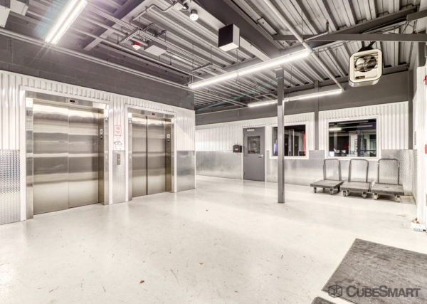 Facility photo: //images.sparefoot.com/medium/210725686f74c357007.jpg