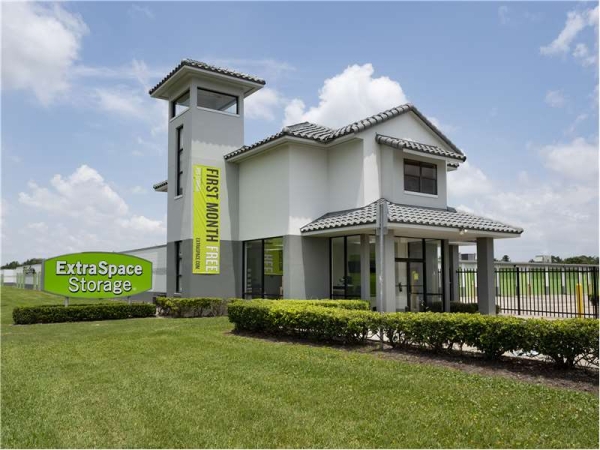 Storage Units at Extra Space Storage - 1336 - Orlando - Waterford Lakes - 11971 Lake Underhill Road
