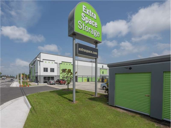 Storage Units at Extra Space Storage - 1631 - Orlando - Hoffner Ave - 5753 Hoffner Avenue