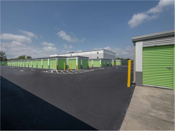 Storage Units at Extra Space Storage - 1631 - Orlando - Hoffner Ave - 5753 Hoffner Avenue
