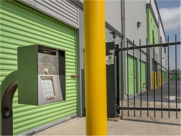 Storage Units at Extra Space Storage - 1631 - Orlando - Hoffner Ave - 5753 Hoffner Avenue