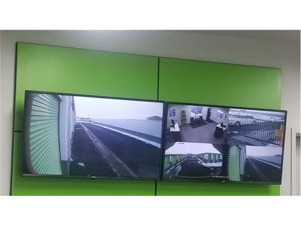 Facility photo: //images.sparefoot.com/medium/21077564cd83b411e0b.jpg