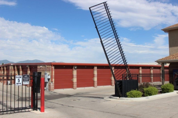 Storage Units at Airport Landing Self Storage - 7508 S Airport Road