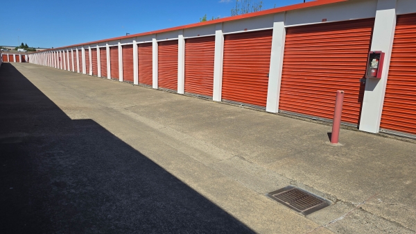 Facility photo: //images.sparefoot.com/medium/21079769fe139db9691.jpg