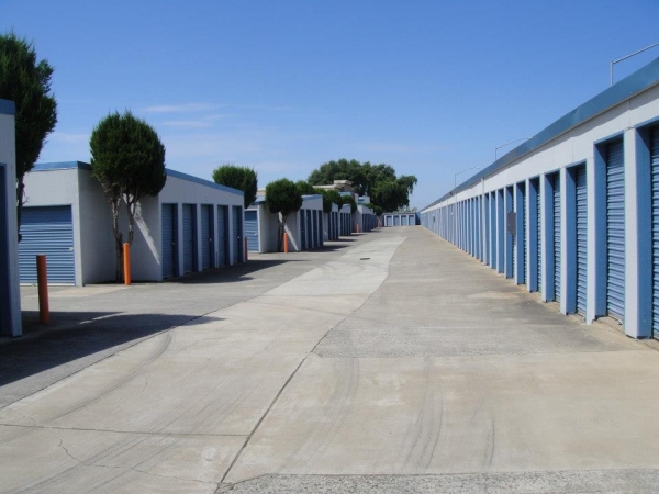 Facility photo: //images.sparefoot.com/medium/21079869fe16cf03e6b.jpg