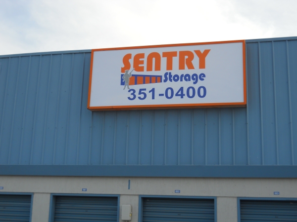 Facility photo: //images.sparefoot.com/medium/21079869fe16cfd73dc.jpg