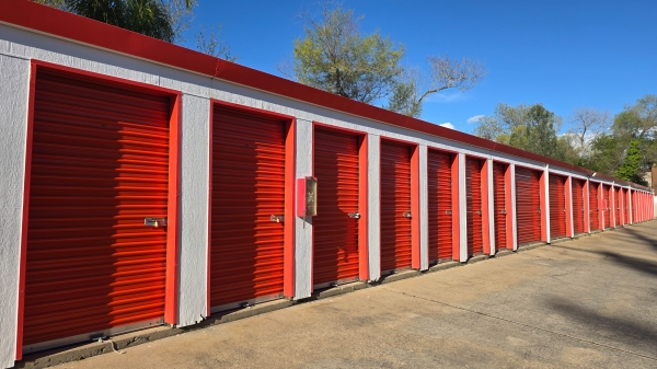 Facility photo: //images.sparefoot.com/medium/21080169fe1a1d5b17d.jpg