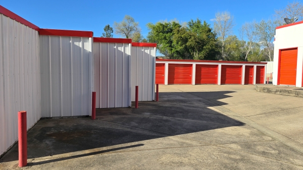 Facility photo: //images.sparefoot.com/medium/21080169fe1a229a4cc.jpg
