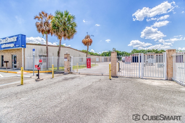 Facility photo: //images.sparefoot.com/medium/210829686f698bac346.jpg