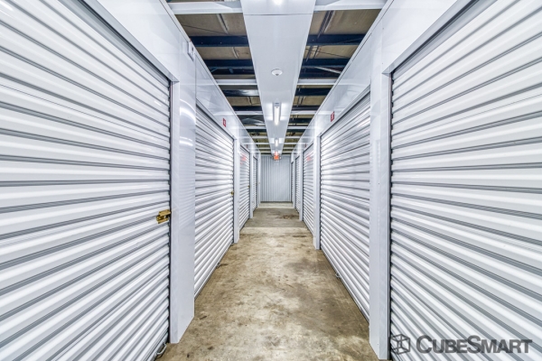 Facility photo: //images.sparefoot.com/medium/210829686f699299921.jpg