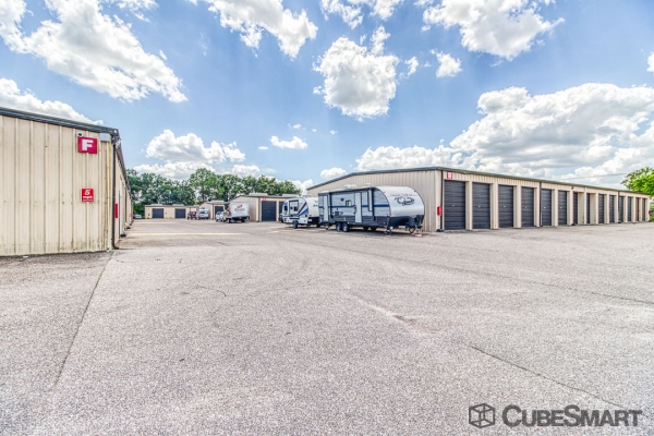 Facility photo: //images.sparefoot.com/medium/210829691ed093600a2.jpg