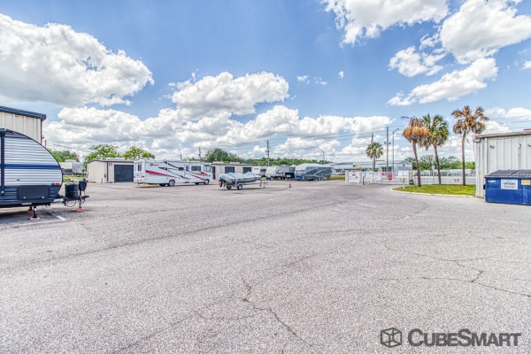 Storage Units at CubeSmart Self Storage - Lakeland - 3345 E Memorial Blvd - 3345 US-92 E