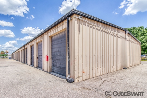 Storage Units at CubeSmart Self Storage - Lakeland - 3345 E Memorial Blvd - 3345 US-92 E