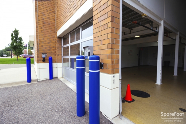 Facility photo: //images.sparefoot.com/medium/2109465c6c5deb3e346.jpg