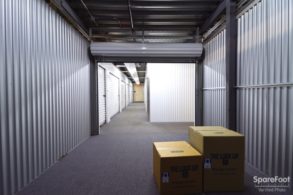 Facility photo: //images.sparefoot.com/medium/2109465c6c5df7d044e.jpg