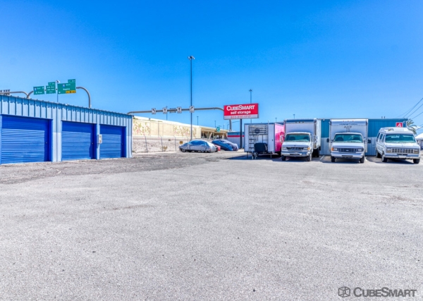 Storage Units at CubeSmart Self Storage - Tuscon - 702 W Silverlake Rd - 702 West Silverlake Road