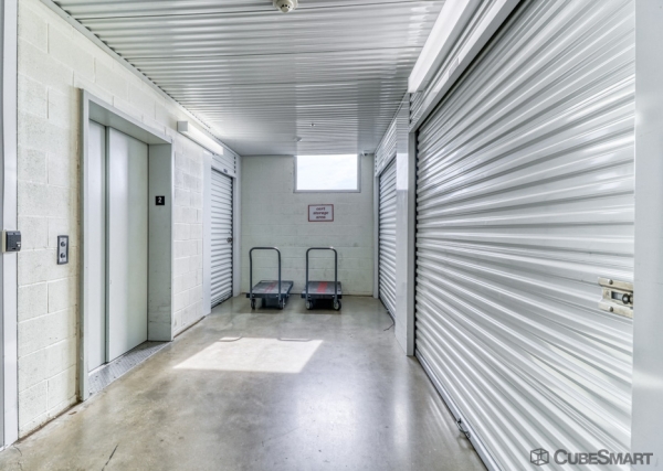 Facility photo: //images.sparefoot.com/medium/211022687f66805cba1.jpg