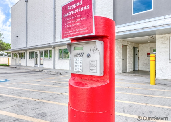 Facility photo: //images.sparefoot.com/medium/211022687f668535cb8.jpg