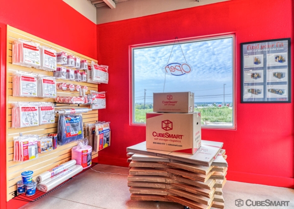 Storage Units at CubeSmart Self Storage - Schertz - 21586 IH 35 North