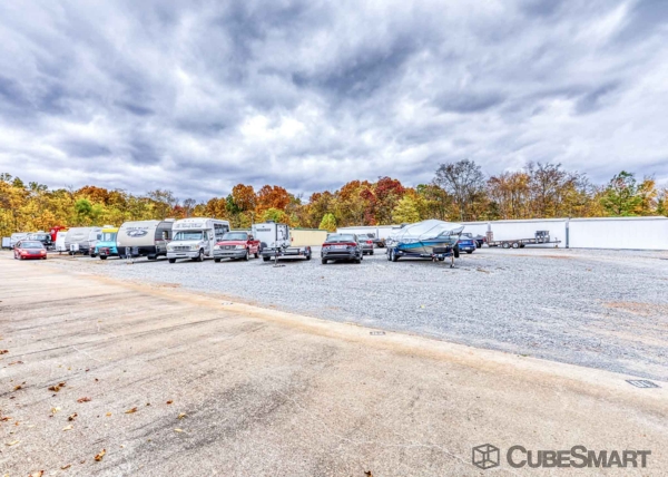 Facility photo: //images.sparefoot.com/medium/211023686f89469be59.jpg