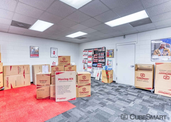 Facility photo: //images.sparefoot.com/medium/2110236901ea1d37260.jpg