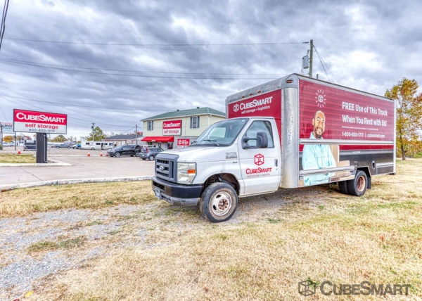 Facility photo: //images.sparefoot.com/medium/211023691ef55ebe69d.jpg