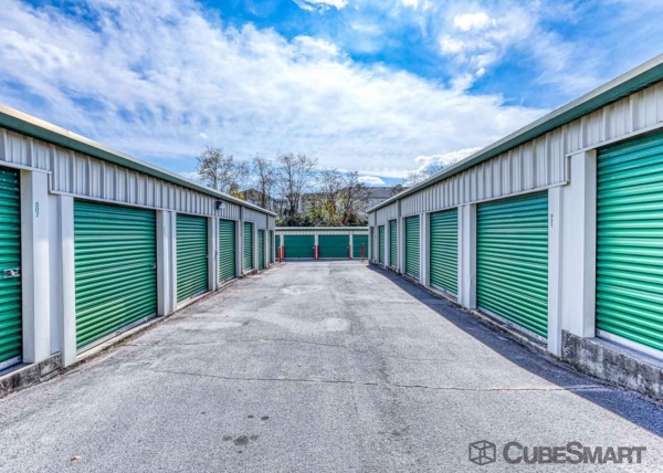 Facility photo: //images.sparefoot.com/medium/211024688c7af2670b9.jpg