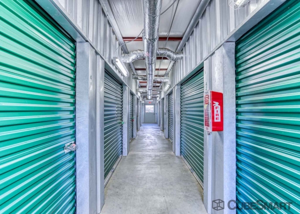 Facility photo: //images.sparefoot.com/medium/211024688c7af3e8838.jpg