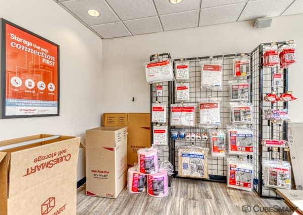 Facility photo: //images.sparefoot.com/medium/2110316943c6e85c954.jpg